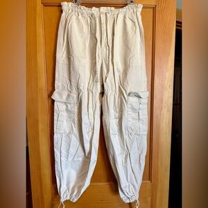 Abercrombie & Fitch Cream Cargo Pants Size M